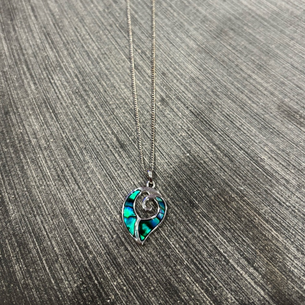 New Zealand Leaf Pendant Necklace